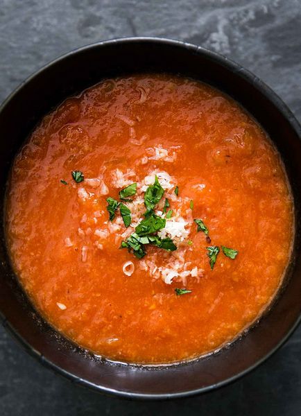 Томатный суп с консервированным лососем