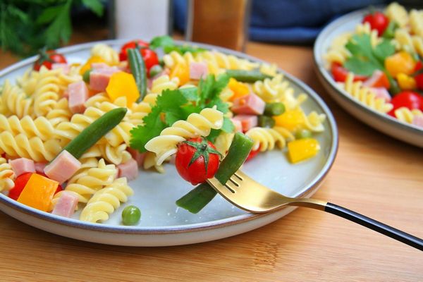 Сливочный салат с макаронами